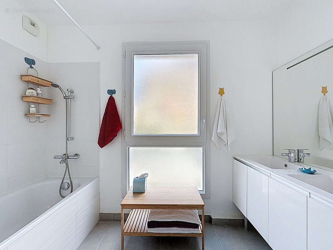 Appartement à MARSEILLE-4E