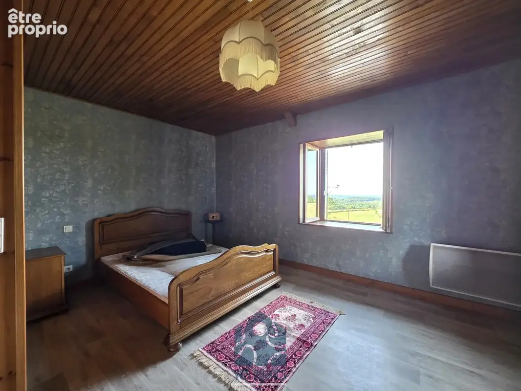 Longère huit pièces avec grange, annexes et terrain - photo 6