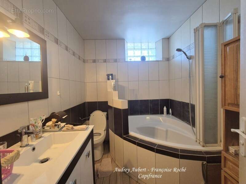 Maison à vendre 9 pièces AUTHON EBEON (17) - photo 5