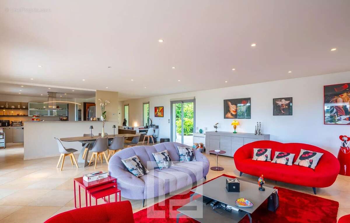 MOUGINS - Villa contemporaine avec vue Panoramique - photo 6