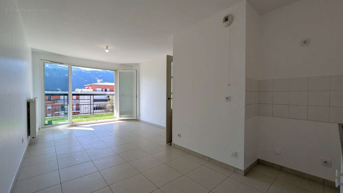SEYNOD - T3 avec balcon - photo 2