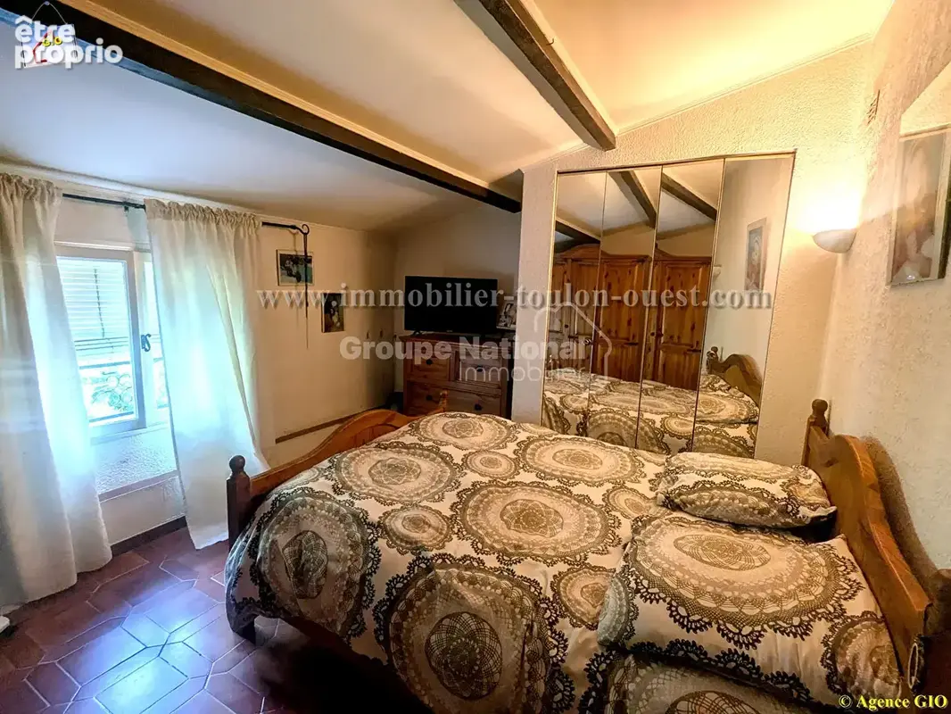 Maison de ville - signes -  type 6 de 100 m2 environ  sur 2 niveaux - photo 5
