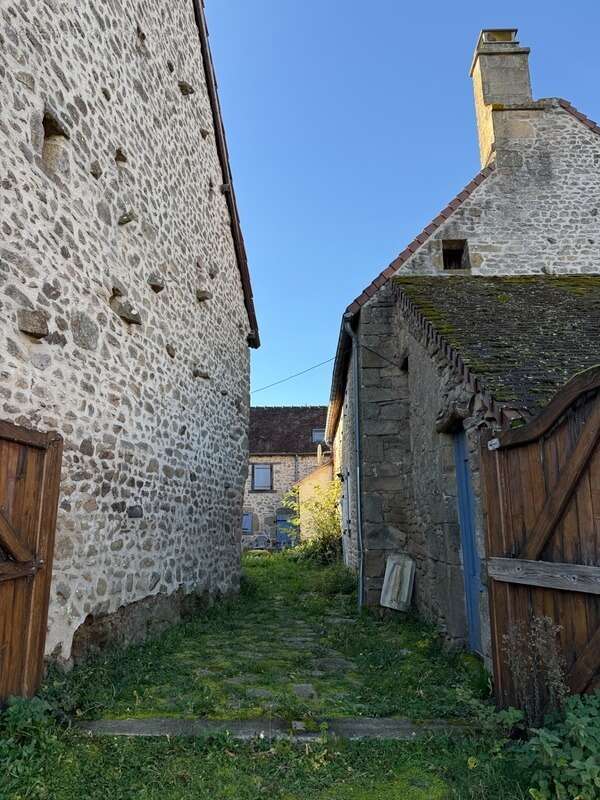 Maison à BUSSIERE-DUNOISE