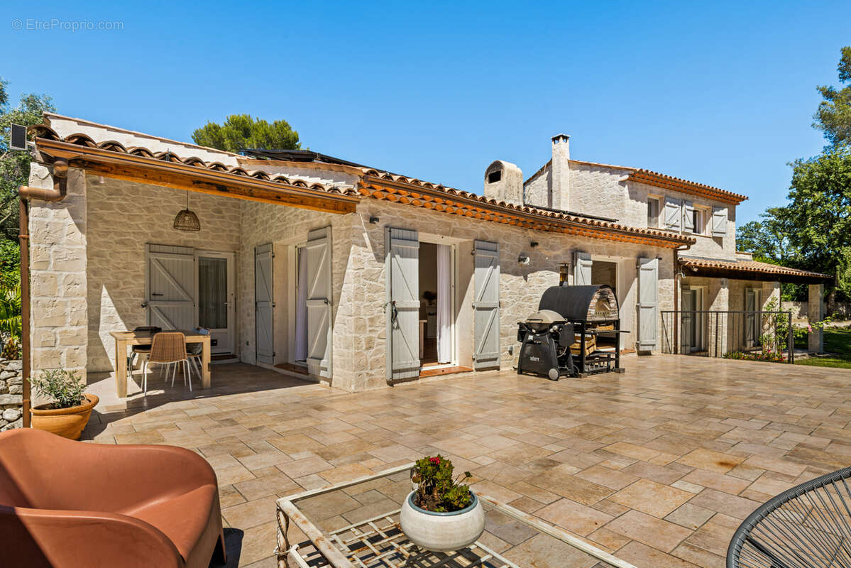 Maison à TOURRETTES-SUR-LOUP