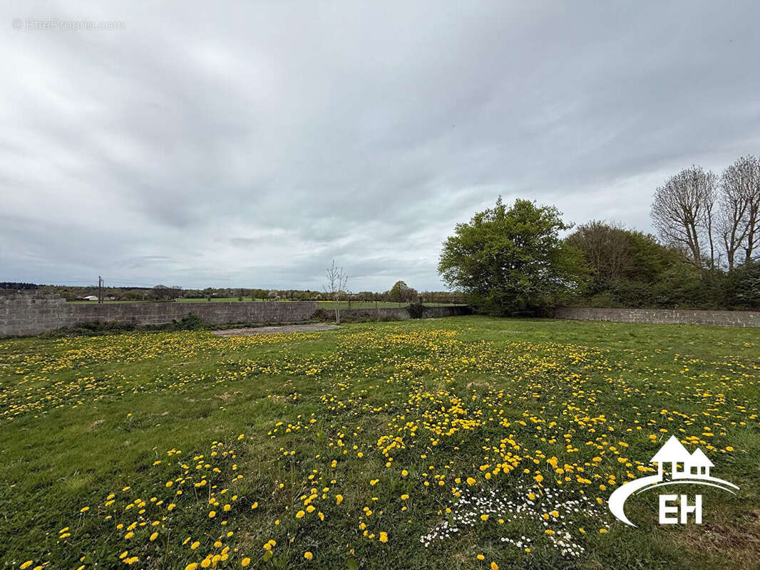 Terrain à L&#039;AIGLE