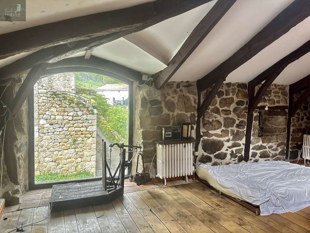 Maison à MEZILHAC