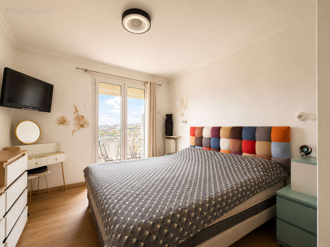 Appartement à COURBEVOIE