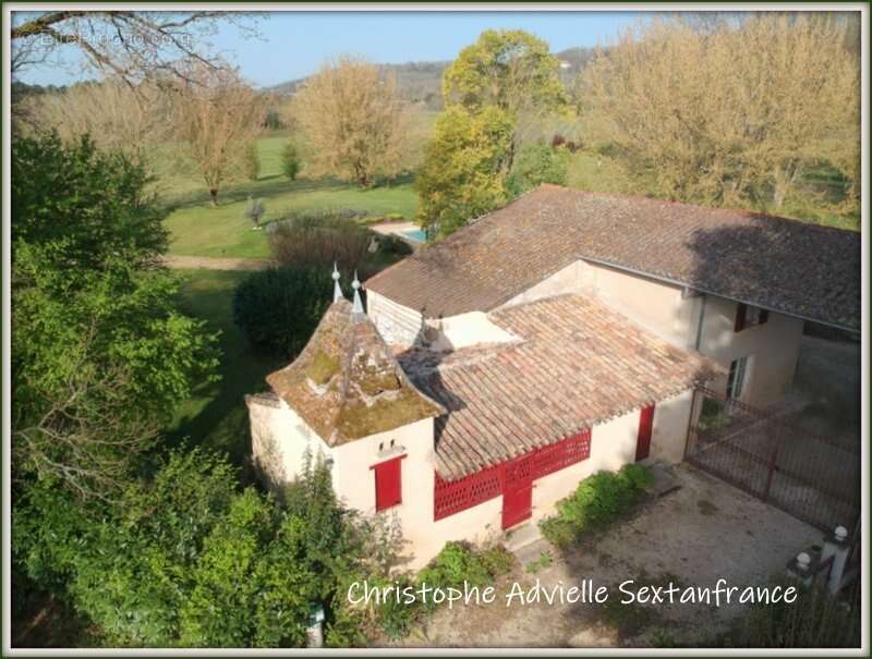Ensemble immobilier, habitation 230 M2, 5 chambres d'hôtes, 2 gîtes, piscine sur 1 Ha - photo 4