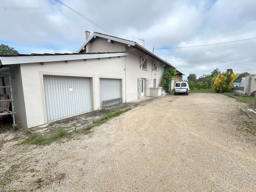 Maison à SAINT-NIZIER-LE-DESERT