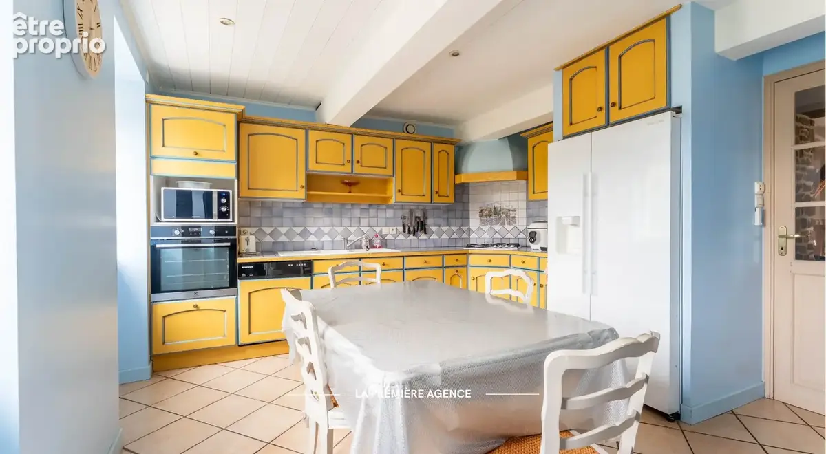 Maison 174 m² à Saint-Forgeux  - photo 7