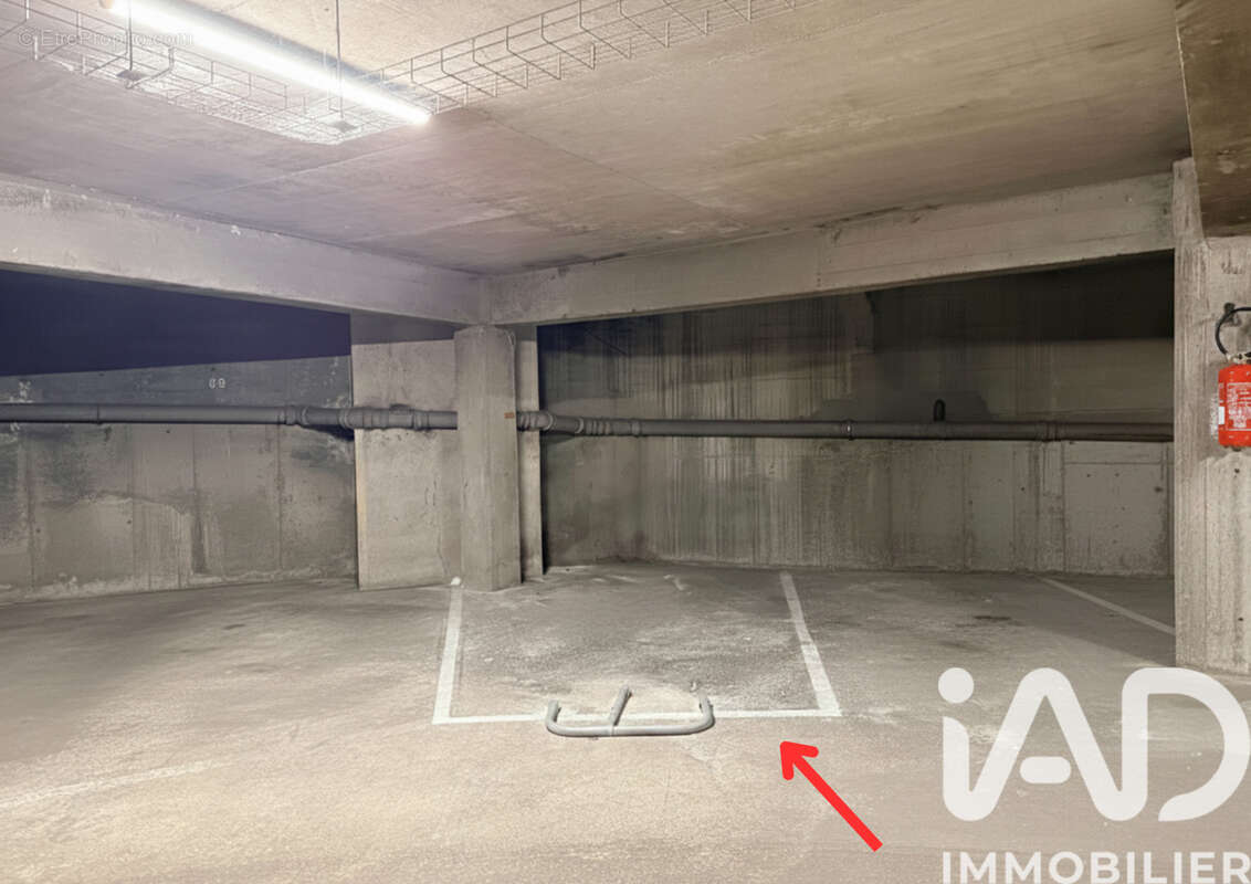 Photo 2 - Parking à PARIS-10E