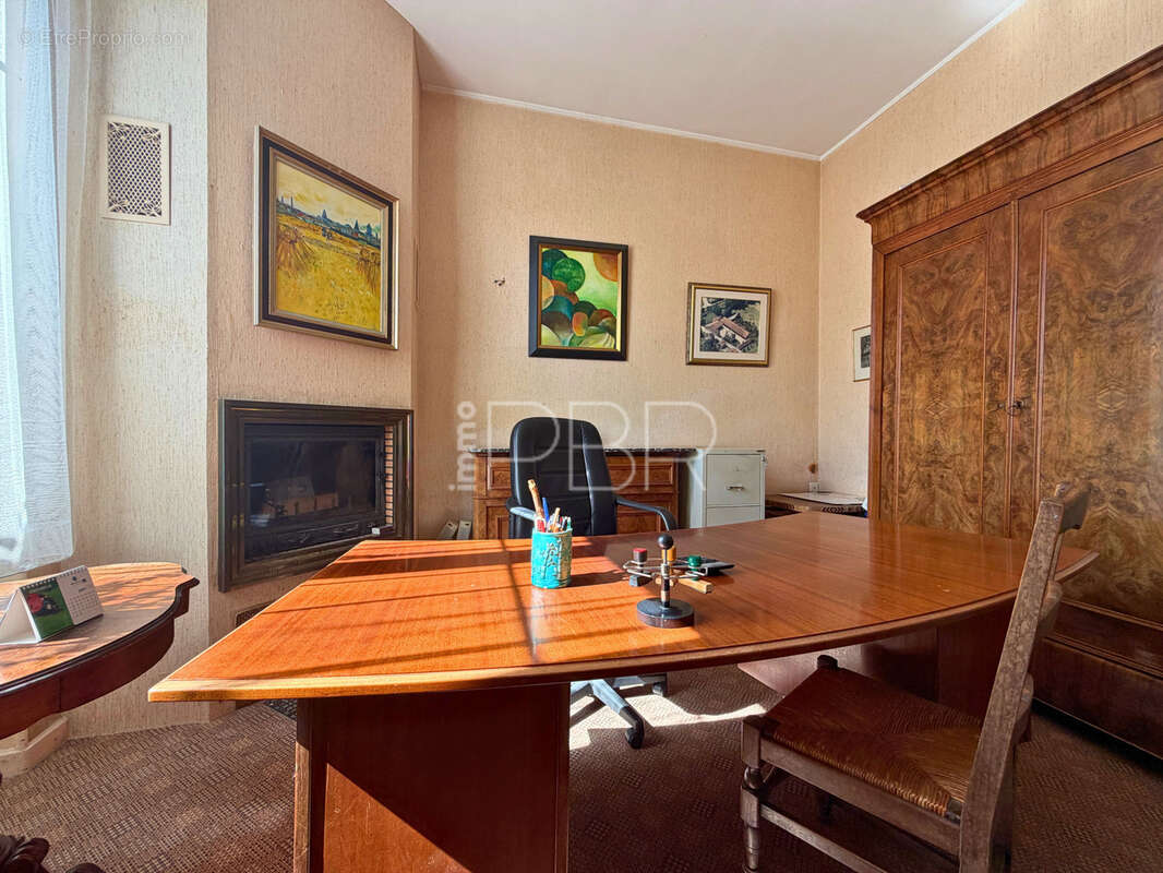 Corps de ferme avec maison T10 individuelle et dépendances - photo 10