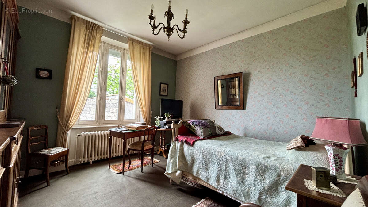 Maison à LES MARTRES-DE-VEYRE