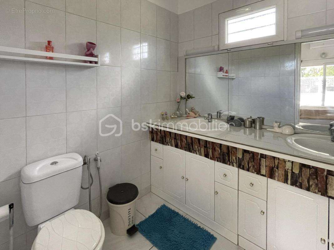97310 – kourou – propriété d’exception sur 2,6 hectares – maison 5 pièces – piscine – suite parentale – 3 chambres de 21 m² avec - photo 10