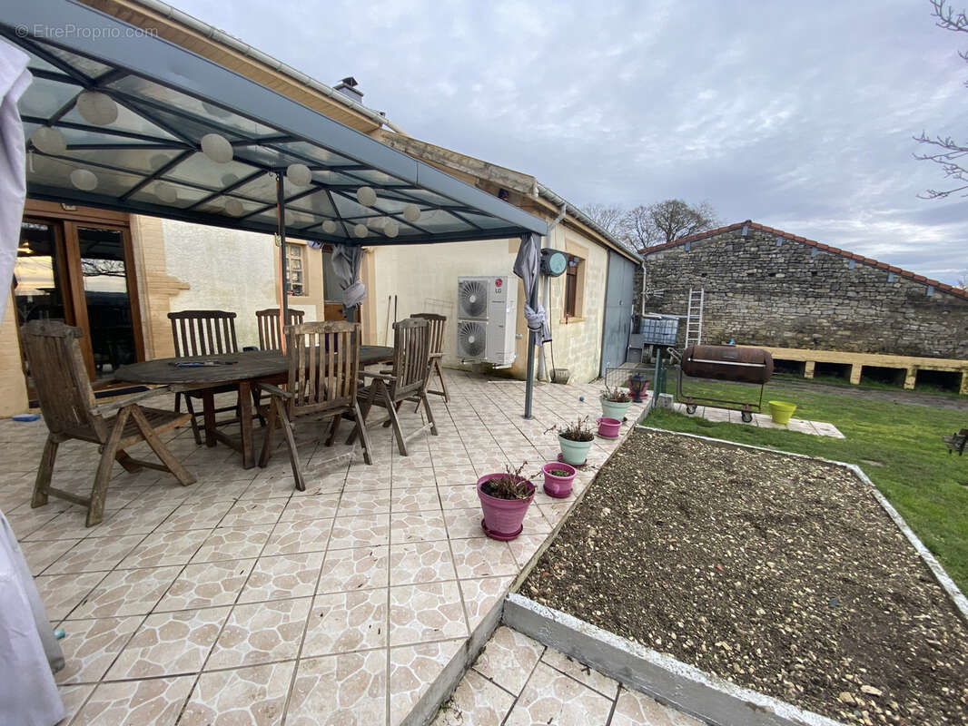 Maison à MENIL-LA-HORGNE