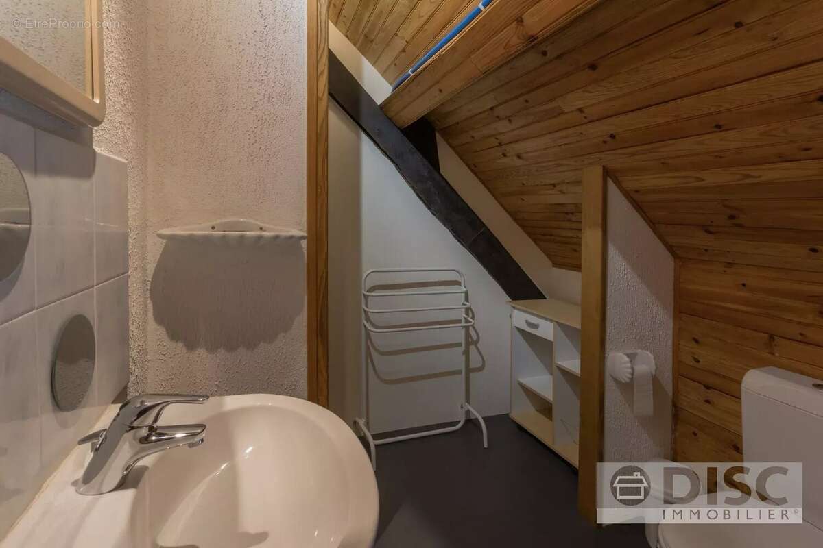 Corps de ferme rénovée avec spacieux gîte indépendant, dépendance, piscine et superbes vues. - photo 28
