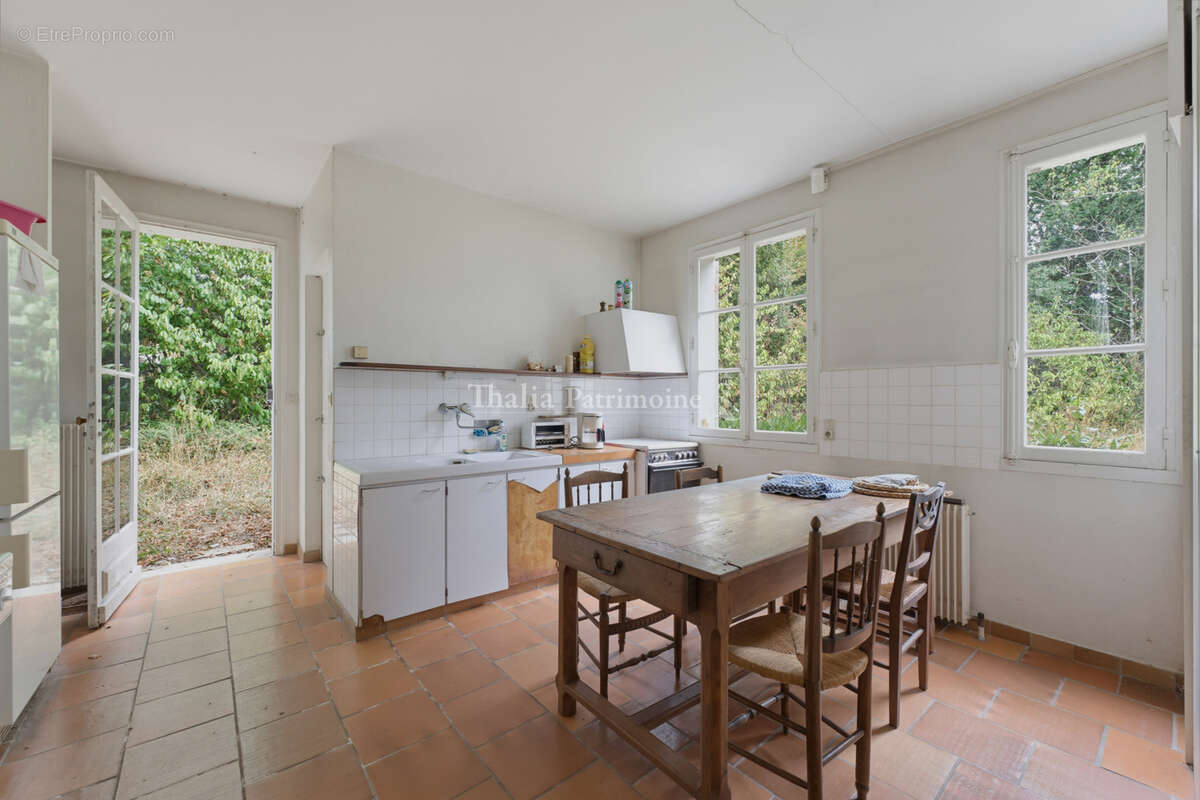 Propriété de 235 m2 avec plus de 5 000 m2 de terrain à Cambes - photo 6
