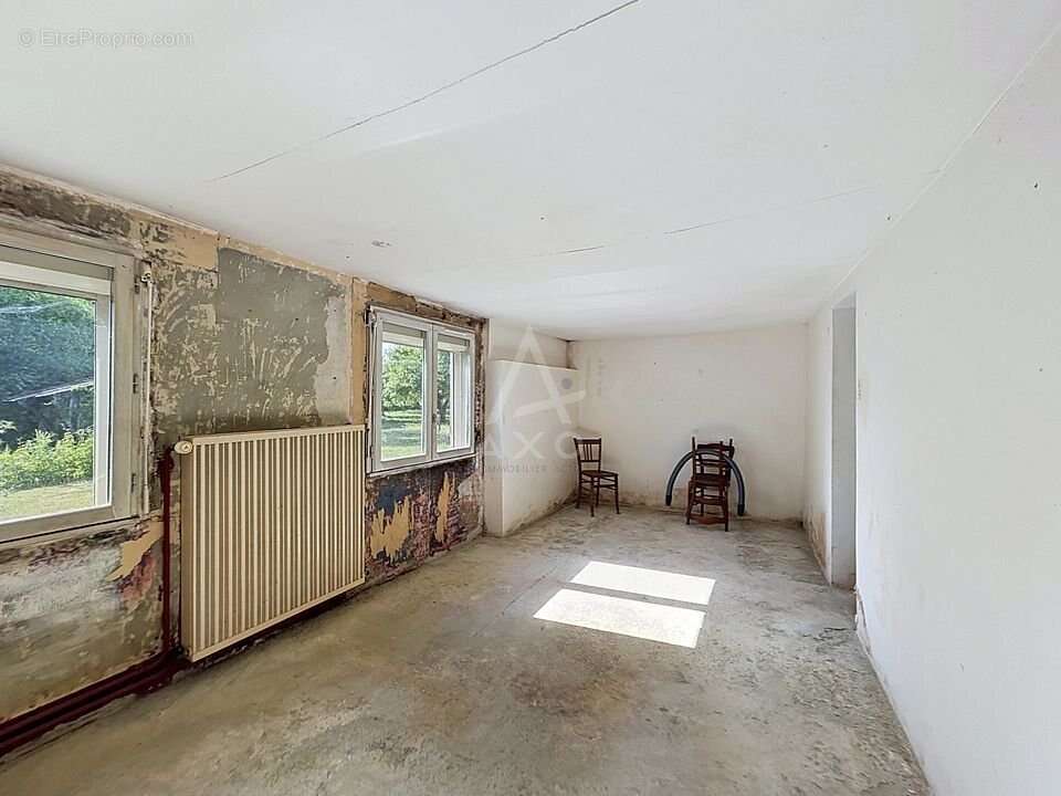 Longère en pierre à rénover  Fort potentiel à la campagne avec dépendances et terrain arboré - photo 12
