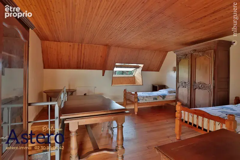Languidic-longere-dependances-puit-207m²-quatre chambres - photo 17