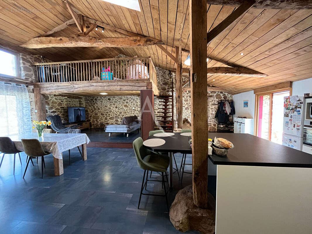 Maison à SAINTE-FLAIVE-DES-LOUPS