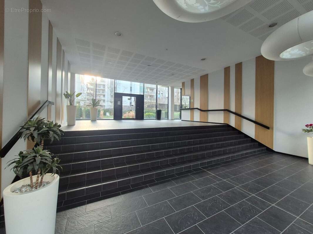 Entrée Le connestable - Parking à GRENOBLE