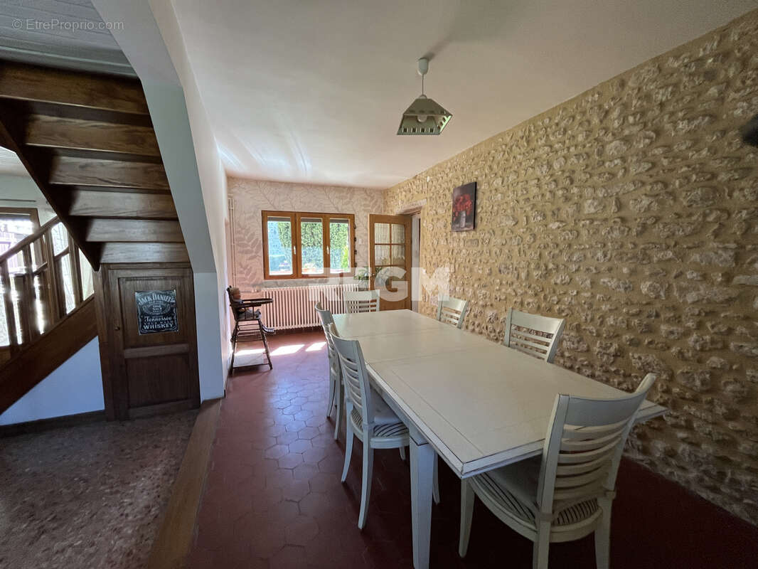 Maison à LA CHAPELLE-LA-REINE