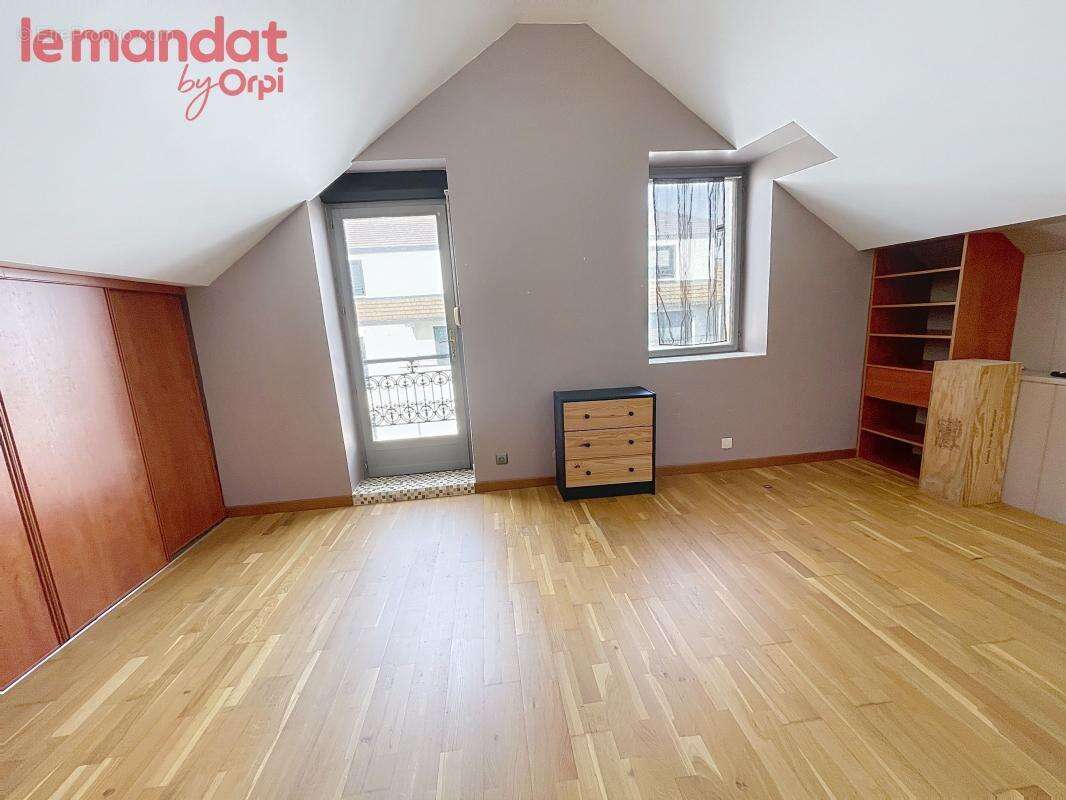 Appartement à JUZIERS