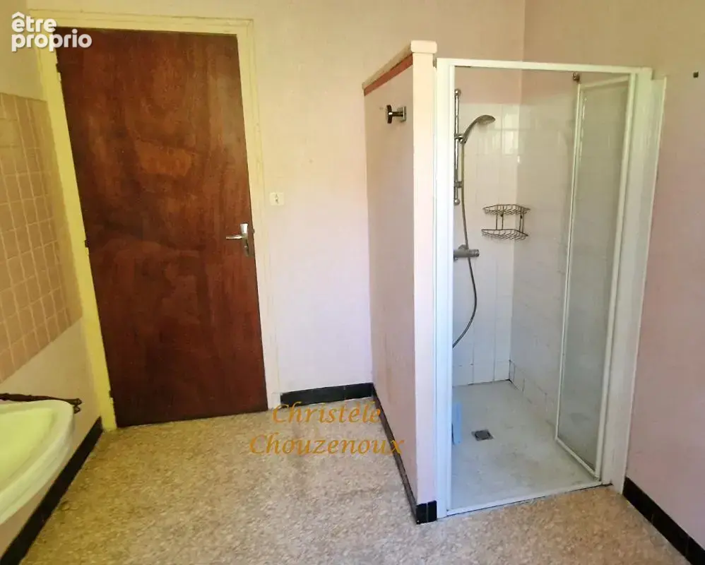 24120 Terrasson : Maison  de plain pieds  sur 4385m² de terrain - photo 10
