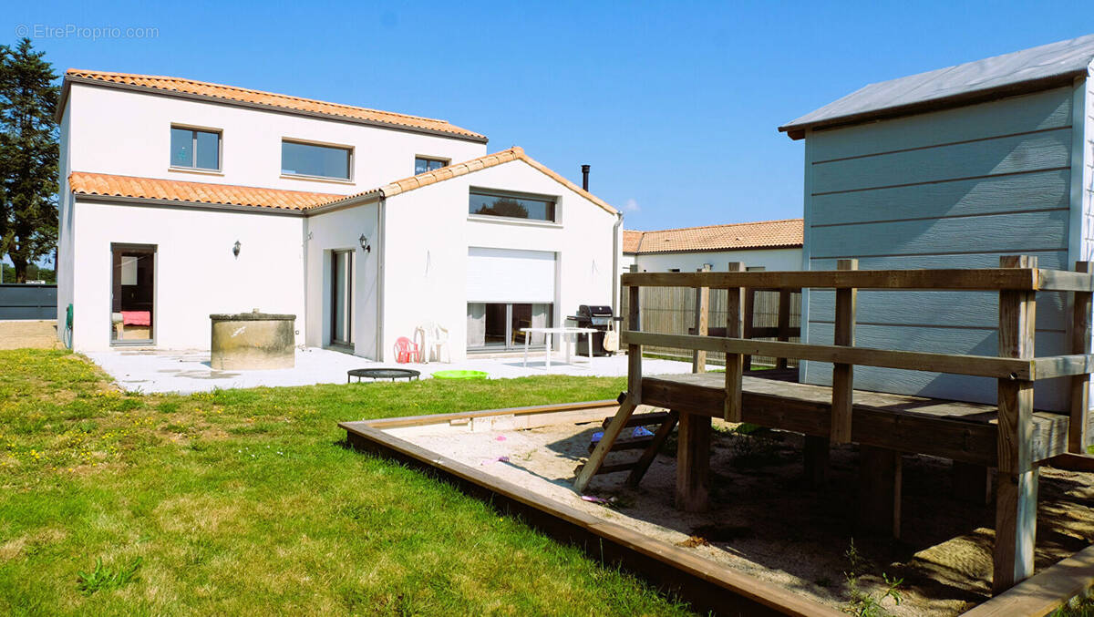 Maison à BEAULIEU-SOUS-LA-ROCHE