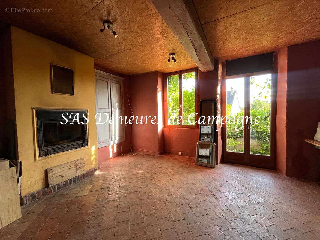 Maison à SENS-BEAUJEU