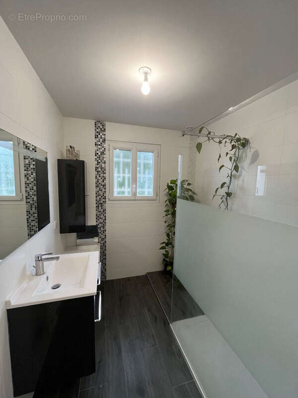 Maison à LA CHAPELLE-BASSE-MER