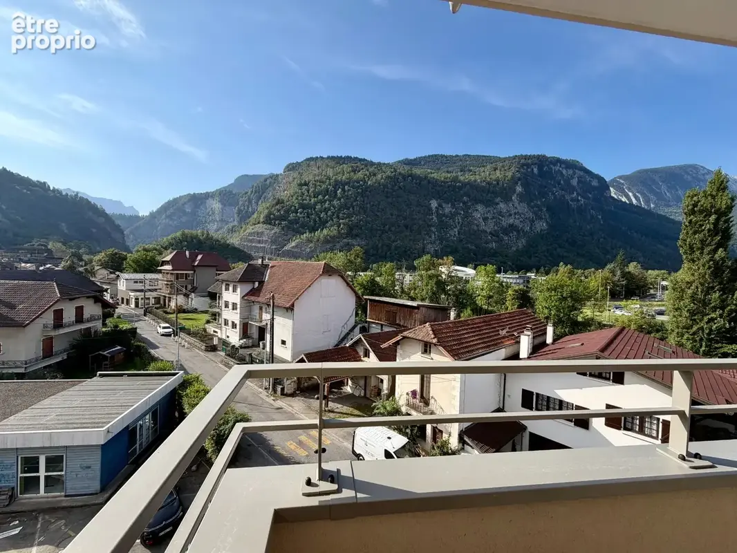CLUSES CENTRE – T3 prêt à vivre - sans délais - photo 2