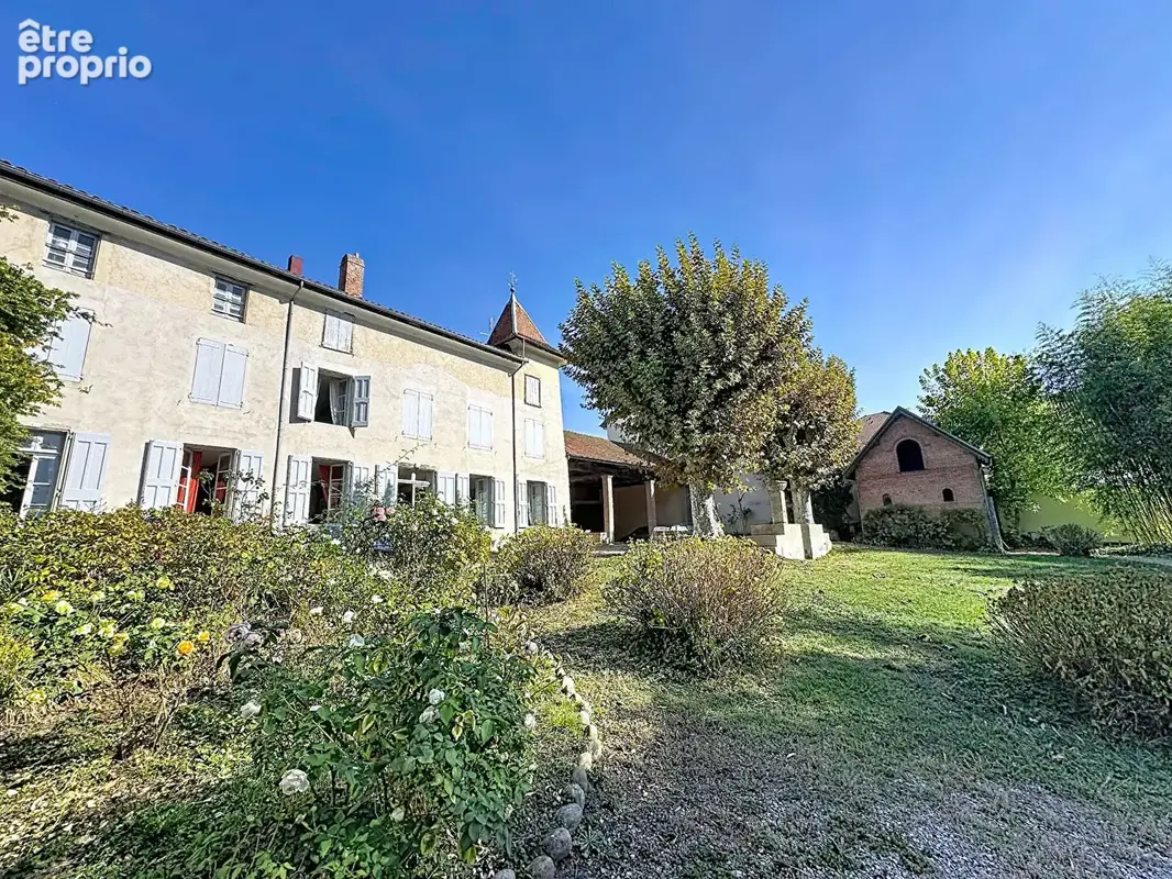 Maison La Cote Saint Andre 10 pièce(s) 380 m2 - photo 2