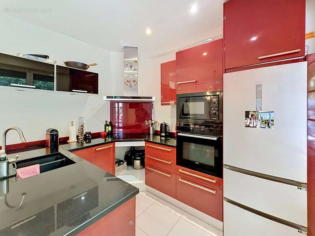Antibes Centre : Élégant appartement 4 pièces à deux pas du Port Vauban - photo 3