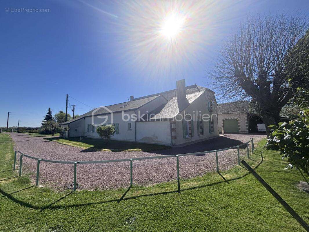  Propriété d’exception aux portes de Sonzay – Charme, volumes et potentiel unique  - photo 22