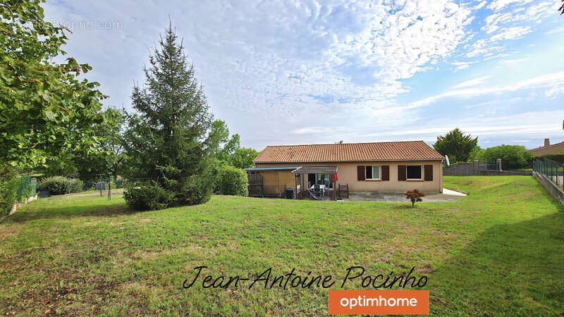 Maison à SAINTE-FOY-DE-PEYROLIERES