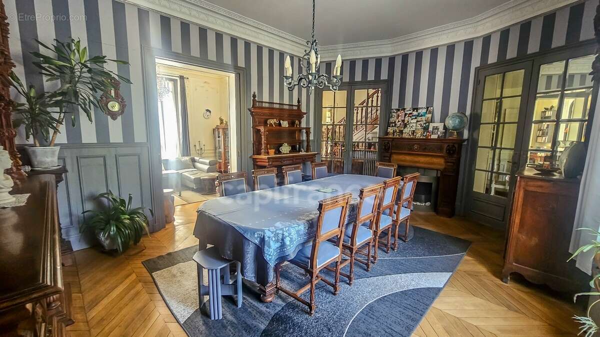 Plein centre ville d' ETAMPES (91) propriété à vendre 13 pièces, avec grand garage, 2 dépendances et terrain clos de 997 m² - photo 5