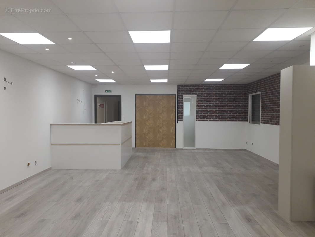 Ensemble immobilier d'activités/stockage avec bureaux - photo 4