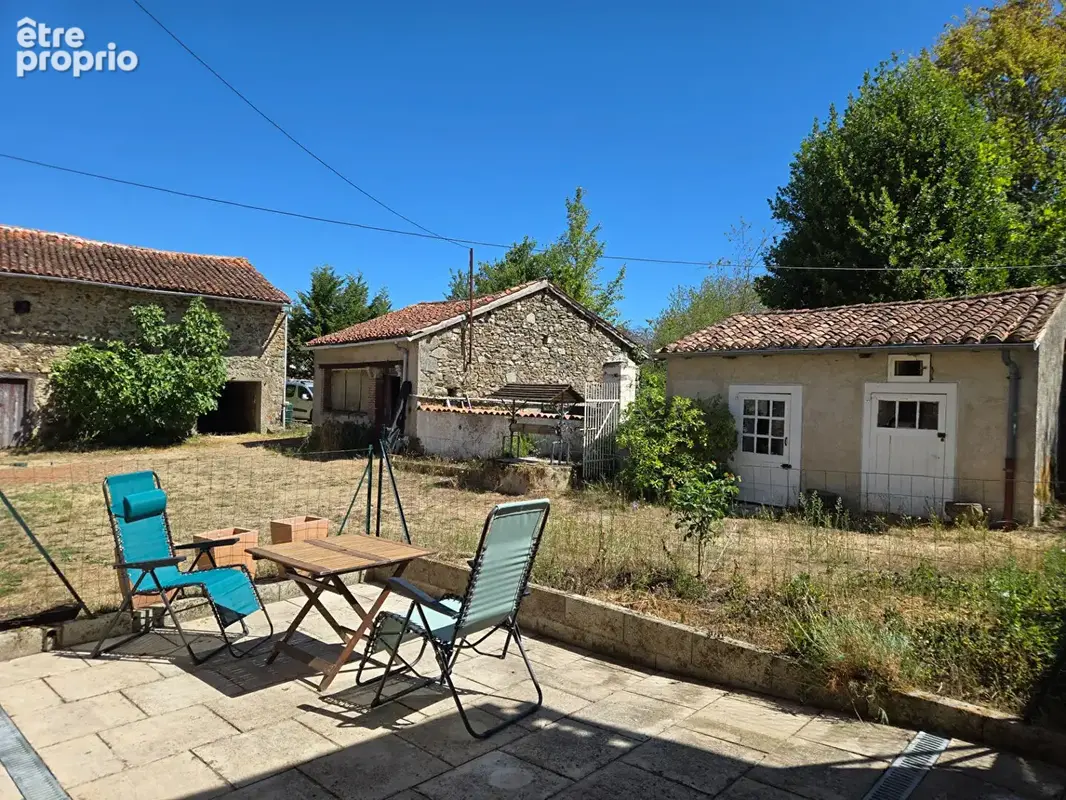 Haute Vienne: Maison de village avec gîte indépendant et grange, proche de Mézières sur Issoire - photo 15