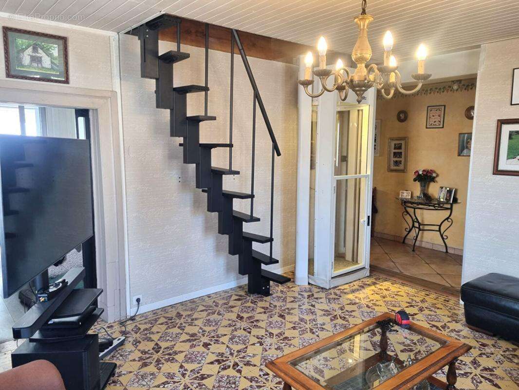 Maison à GIFFAUMONT-CHAMPAUBERT