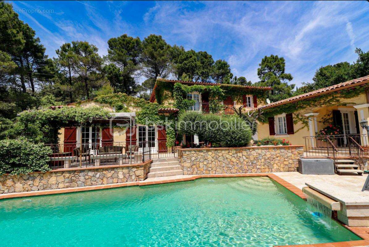 Villa traditionnelle 250 m² T2 terrain 7300 m² Piscine - photo 2