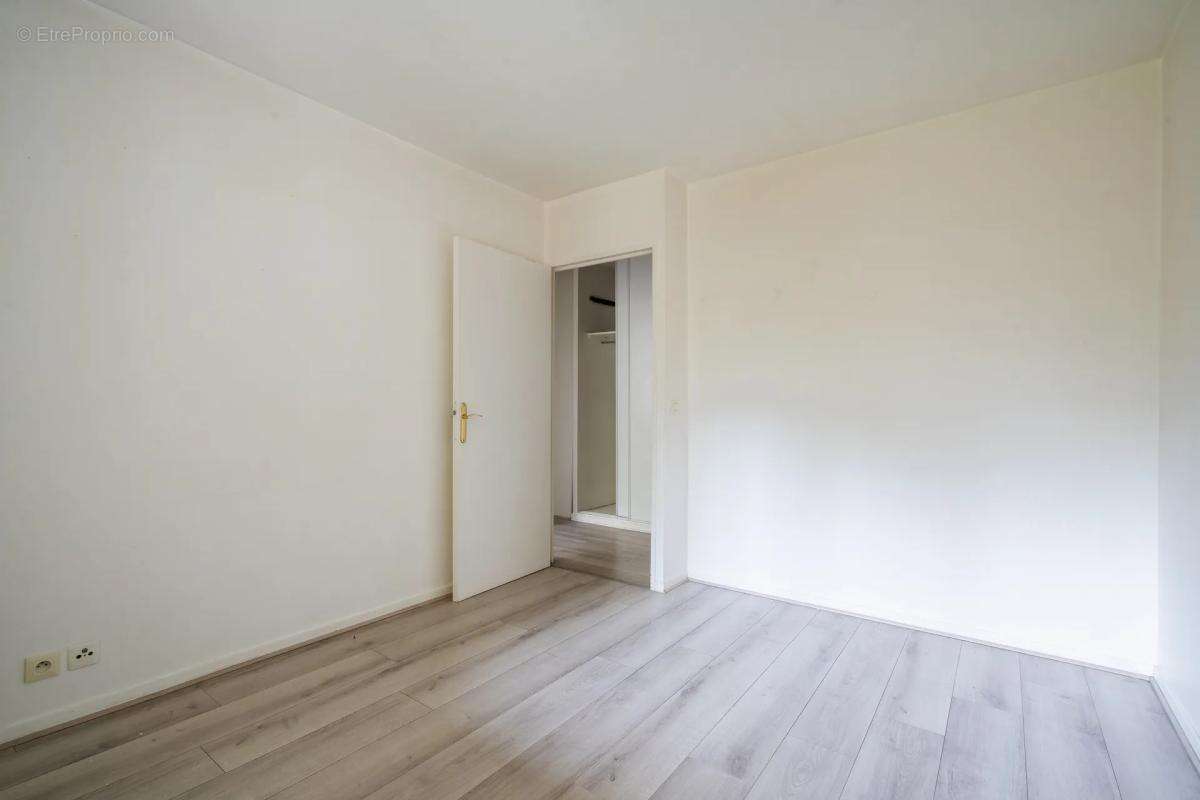 Appartement à LES PAVILLONS-SOUS-BOIS