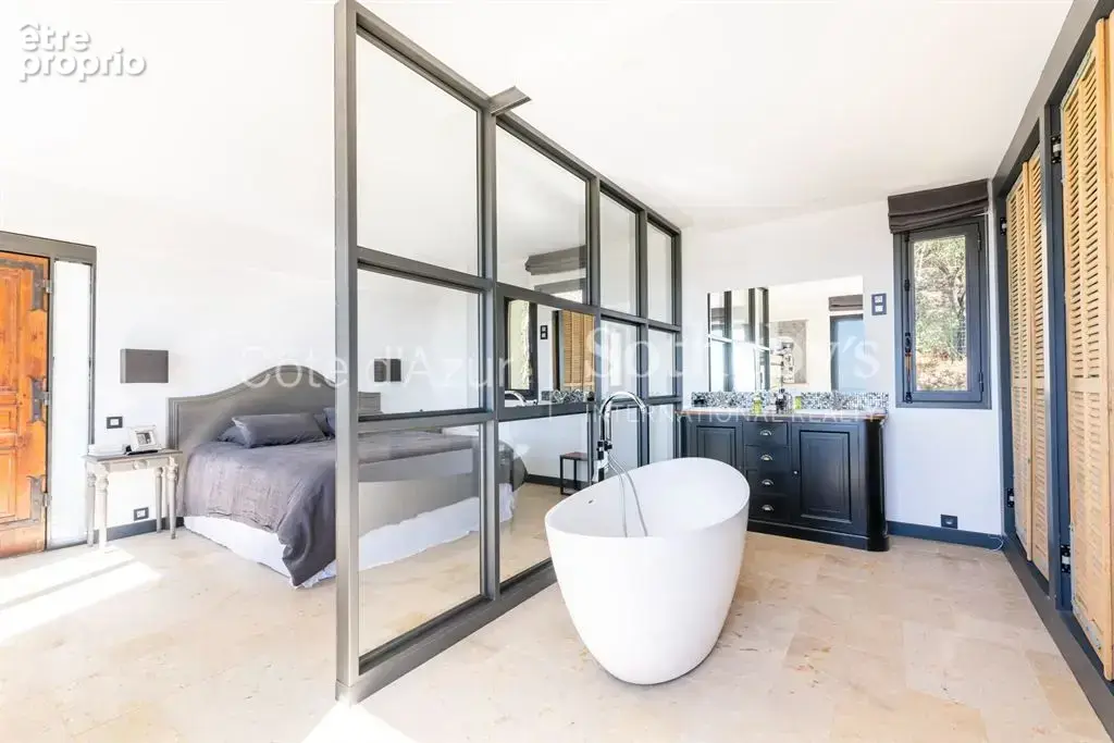 Le Tignet, villa rénovée vue mer panoramique, piscine à débordement et appartement - photo 19