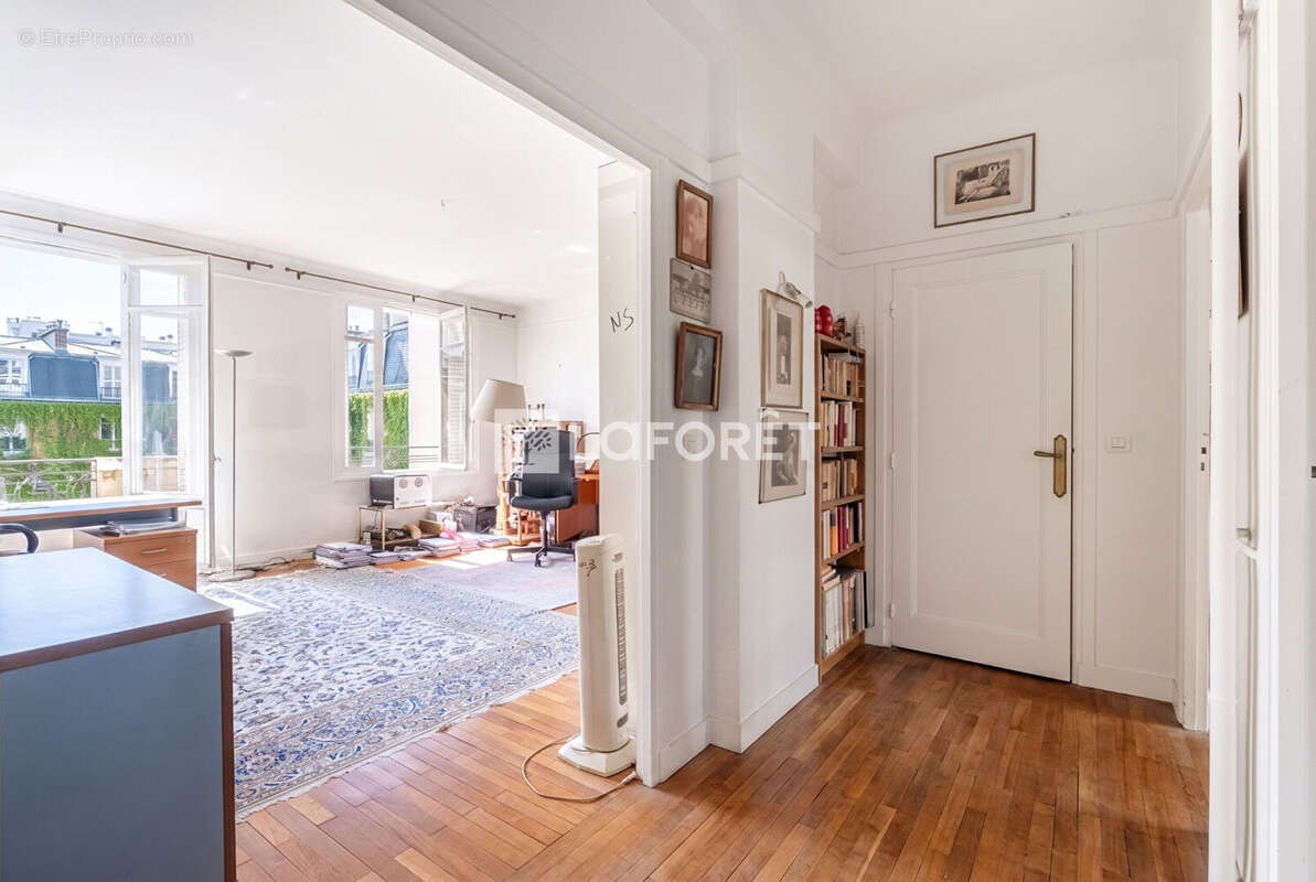 Etage eleve - traversant - balcon - vue degagee - profession liberale - photo 3