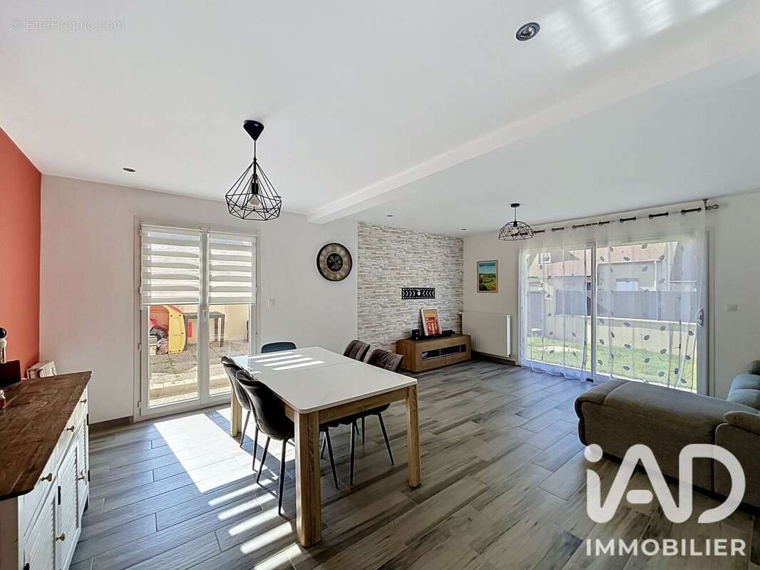 Photo 2 - Maison à MORIGNY-CHAMPIGNY