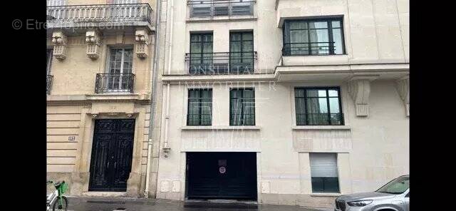 Parking à PARIS-7E
