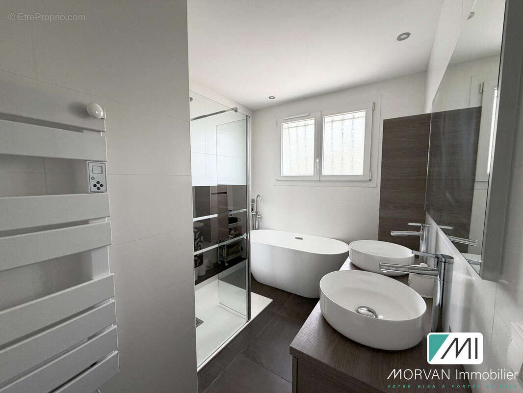 Maison 175 m² à Les Essarts-Le-Roi  - photo 5
