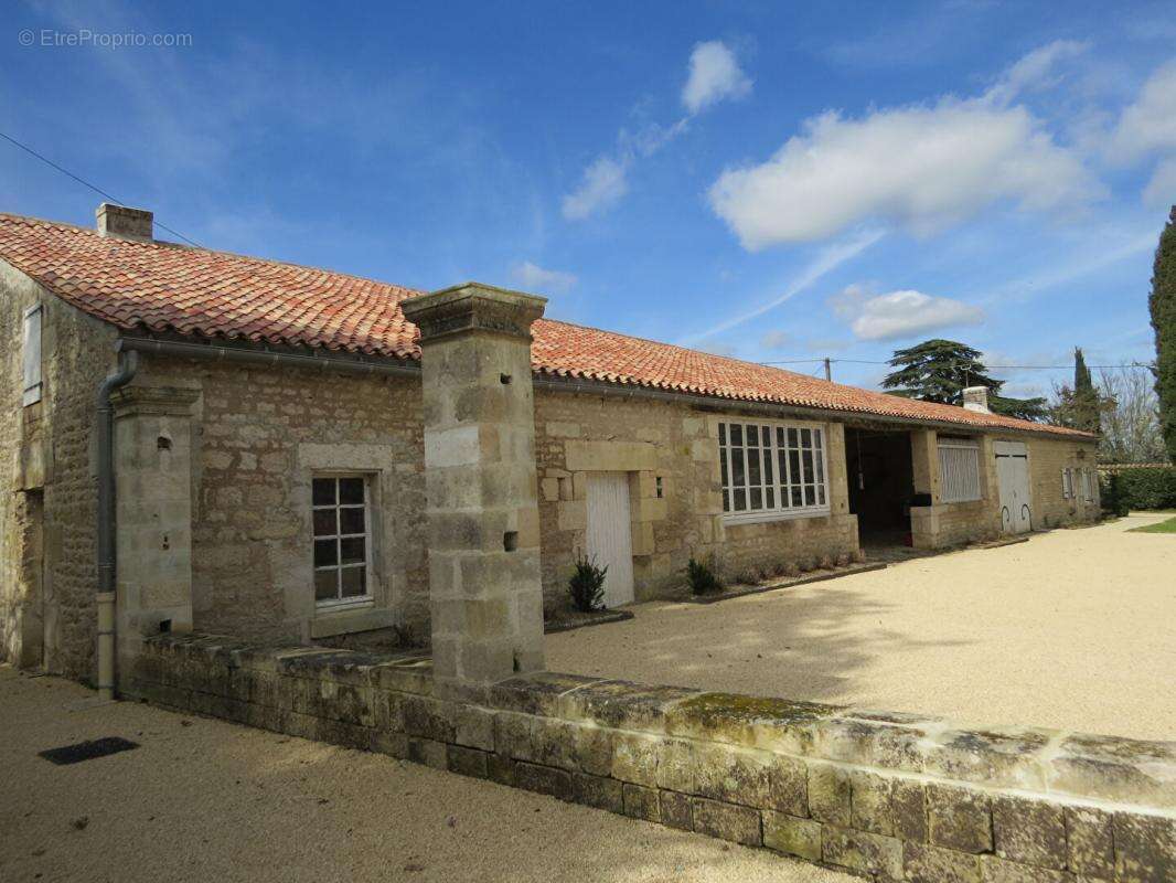 Maison à FONTENAY-LE-COMTE