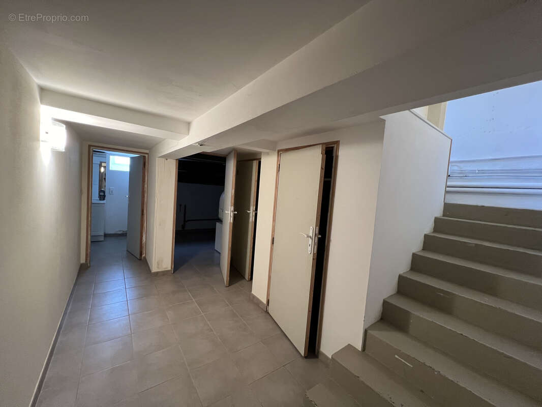 Maison de village en pierres sur cour et jardin clos - photo 10