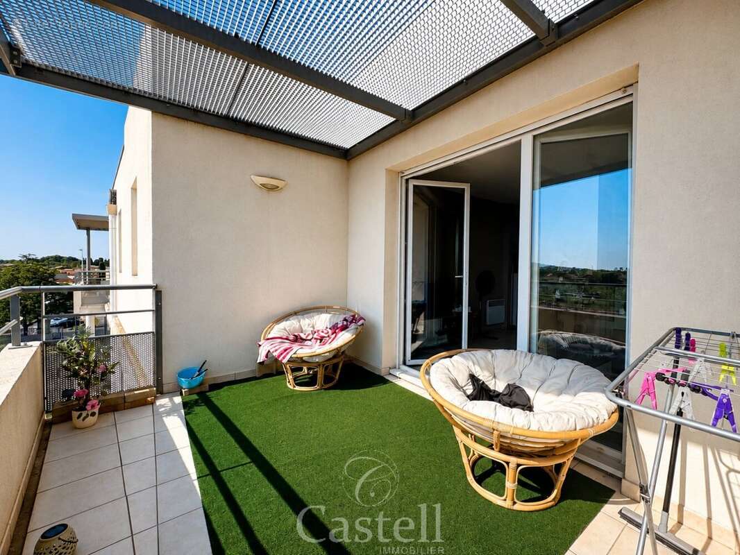 ***appartement t2 lumineux avec terrasse au dernier étage à agde*** - photo 2